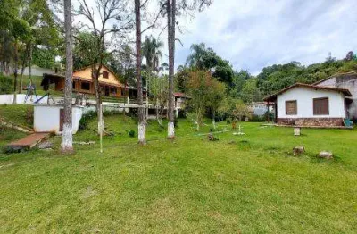 Venda de chácara no aralu, em santa isabel/sp, área de 4.500m² com a/c 415m², casa de caseiro, piscina, churrasqueira e mina d&apos;água. consulte-nos.