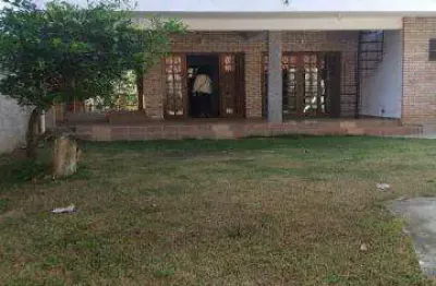 Venda de sobrado no parque nossa sra. do carmo, 258m² com 2 suítes, churrasqueira, sala com lareira, quintal amplo e 06 vagas. consulte-nos.