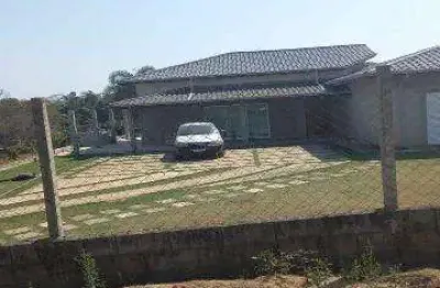 Venda de casa em santa isabel/sp, terreno de 3.120m² e 360m² a/c com 3 suítes, 3 salas, cozinha, quintal com pomar, piscina e 2 vagas. consulte-nos.