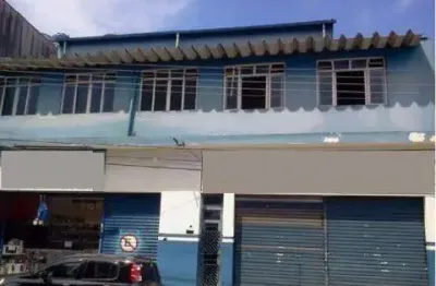 Venda de sobrado comercial no centro de arujá/sp, 510m² em terreno 16x16, 03 andares com 04 salões e 02 apartamentos com quintais. consulte-nos.