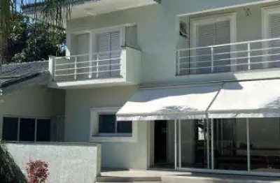 Locação de sobrado, condomínio ibirapitanga, em santa isabel/sp, 1.970m² com 3 suítes. consulte-nos.