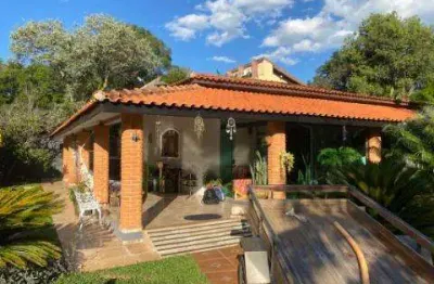 Venda de chácara no condomínio íris beach em avaré/sp, oportunidade com 4 quartos, suíte, varanda coberta, área gourmet e garagem náutica consulte-nos