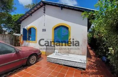Ótima casa em estilo colonial, disponível para venda, 6 dormitórios - bairro rocio - cananéia - litoral sul de sp