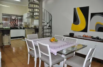 Ótimo sobrado, com ponto comercial disponível para venda no centro - cananéia - litoral sul de sp