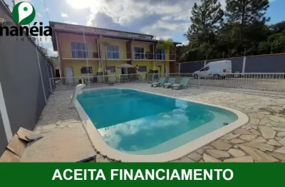 Sobrados em condomínio com 2 suítes cada, disponíveis para venda no retiro das caravelas - cananéia/sp