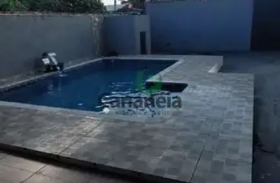 Casa com 2 dormitórios e piscina para venda no bairro vila cabana em cananéia-sp