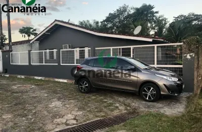 Casa para venda com 3 dormitórios (1 suíte) em cananéia - litoral sul de sp