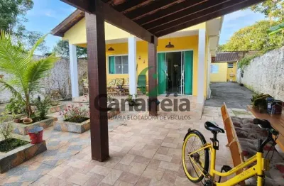 Casa à venda em cananéia-sp - vila são joão batista com 2 quartos (sendo 1 suíte) + 1 suíte nos fundos.