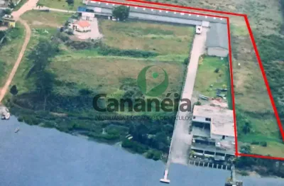 Área com 22 metros de frente para o mar de porto cubatão disponível para venda em cananéia, litoral sul de sp