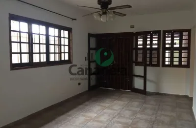 Casa para locação em cananéia-sp, bairro acaraú: 2 quartos, 1 suíte, 2 banheiros.