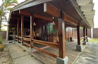 Casa 2 dormitórios + 3º reversível para locação fixa a 300 m da praia do boqueirão sul da ilha comprida (cananéia / sp)