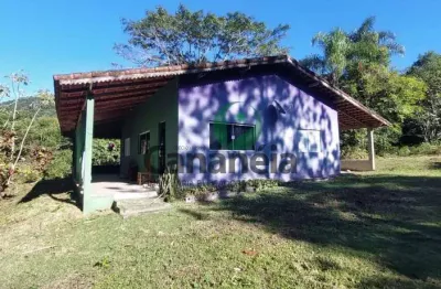 Sítio com 12.5 alqueires para venda com 2 casas (1 uma muito boa), rio - na estrada do ariri - cananéia / sp
