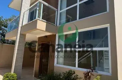 Maravilhoso e completo sobrado com 3 dormitórios (1 suíte) disponível para venda no centro de cananéia / sp