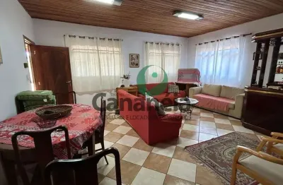 Imóvel à venda em Cananéia-SP no bairro Acaraú com 3 quartos (1 suíte).