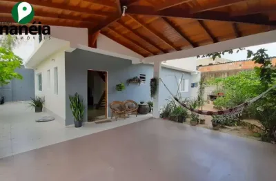 Casa nova, 3 dormitórios (2 suítes) para venda com ótimo espaço gourmet no piso superior - cananéia / sp