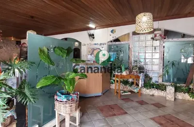 Restaurante tradicional e bem montado, para venda com prédio, na principal avenida de cananéia - litoral sul de sp