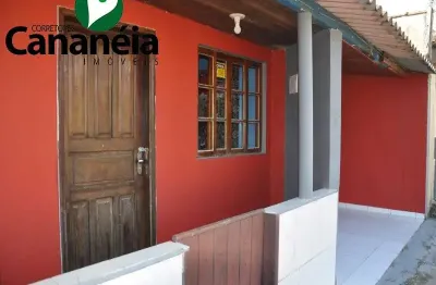Casa em viela no centro histórico para venda - cananéia/sp