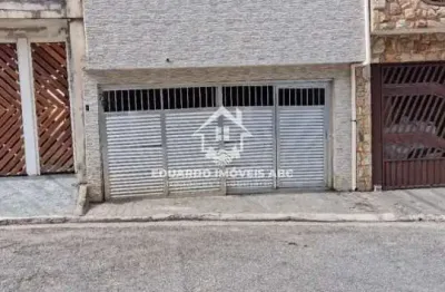 Casa assobradada para venda no bairro canhema, 2 vagas na garagem.