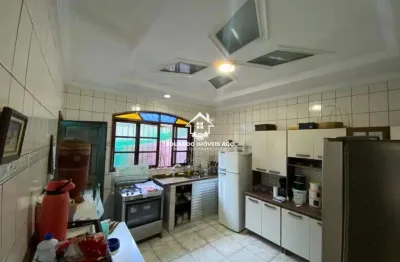 Casa (casa padrão) para venda, 2 dorm(s), 1 suite(s), 4 vaga(s), 180 m²