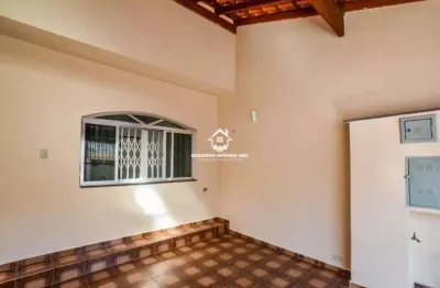 Casa com 2 quartos para alugar no Jardim Cristiane, Santo André 
