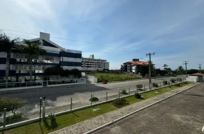 Apartamento com 02 dormitórios ,apenas 100 metros do mar.