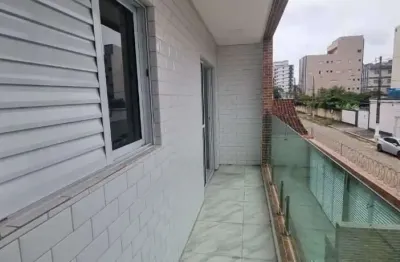 Casa de condomínio á 400 metros da praia no bairro da mirim, com 2 dormitórios, sendo 1 suíte, sala 2 ambientes, banheiro social , cozinha e 1 vaga de