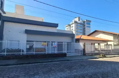 Casa com 3 quartos à venda na rua antonio delsochio, 91, tabuleiro, barra velha, 130 m2 por r$ 1.100.000
