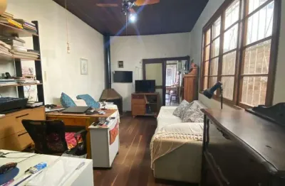 Casa com 4 quartos à venda na rua duque de caxias, 296, centro histórico, porto alegre por r$ 579.000
