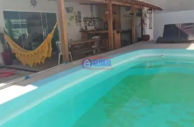 Casa em condomínio fechado com 3 quartos à venda na rua raul alfredo de andrade, caxito, maricá, 170 m2 por r$ 460.000