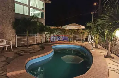 Casa em condomínio fechado com 4 quartos à venda na rua antônio calado, centro, maricá, 245 m2 por r$ 1.800.000