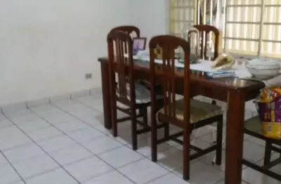 Sobrado à venda com 185m² de construção - 3 dormitórios e 2 vagas - vila império