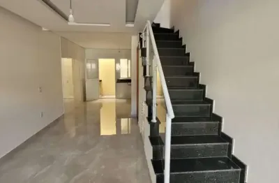 Sobrado novo com 80m²  com 2 suítes e 1 vaga de garagem