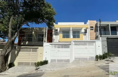 Sobrado de fino acabamento de 3 dormitórios 113m² (área construída)