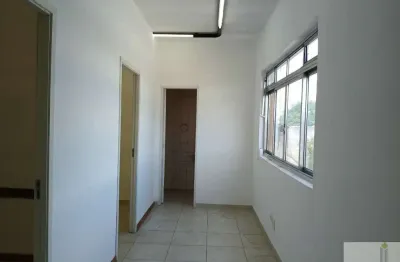 Excelente conjunto comercial para locação com 8 salas, em interlagos!
