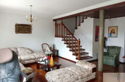 Magnífico sobrado com 4 dormitórios com edícula térrea nos fundos