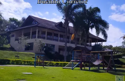 Bela casa localizado no residencial santa barbara jambeiro-sp.