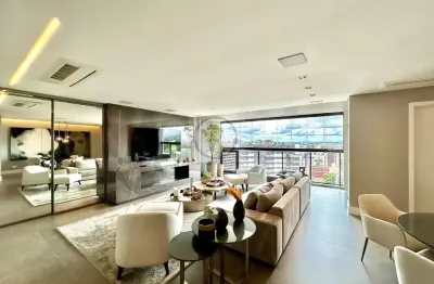 Cobertura fantástica no Helbor Visionist Cabral 3 suítes 5 vagas, SPA, altíssimo padrão, linda vista, finamente mobiliada e decorada 492m² area total.