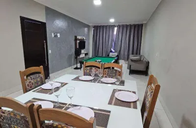 Casa à venda em Maringá, Jardim Três Lagoas, com 4 quartos, com 204 m²