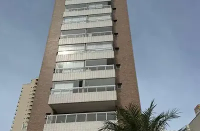 Apartamento de 2 dormitórios sendo 1 suíte canto do forte, 630mil.