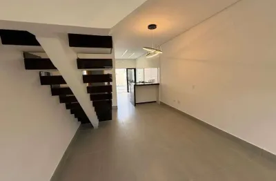 Sobrado novo alto padrão no canto do forte/pg com piscina e 3 suítes.