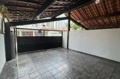 Casa Reformada a 300 Metros da Praia na Guilhermina com 3 Dormitórios e 2 Vagas