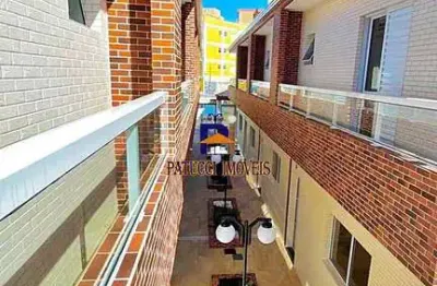 Sobrado em condomínio com piscina, próximo aos pontos turístico da cidade.