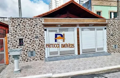 Sua casa de praia dos sonhos! com piscina e a passos do mar em mongaguá.