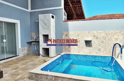 Casa totalmente revitalizada com 03 dormitórios e piscina - próximo ao mar!
