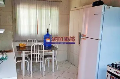 Seu Sobrado no Litoral: Condomínio com Piscina a Poucos Metros da Praia.