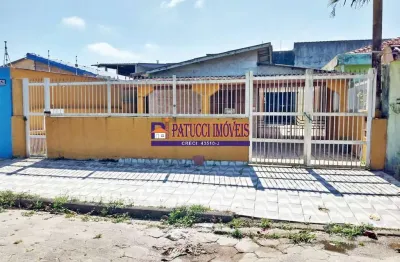 Casa com 02 dormitórios próximo ao mar - lote inteiro.