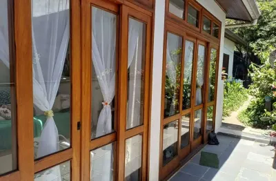 Casa térrea com 3 quartos e amplo quintal, vila rio branco - jundiaí