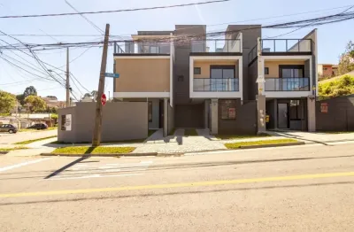 Belissímo sobrado de frente para rua, com 3 quartos sendo 1 suite, possui 140m² de área privativa no bairro pilarzinho em curitiba