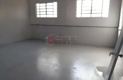 Salão estilo galpão comercial para locação em jundiaí sp bairro caxambu 151m² espaço amplo, salas para escritório. cozinha. banheiros. 1 vg!