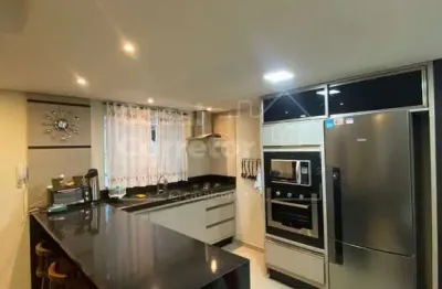 Sobrado em condomínio de 135m² com 3 dormitórios sendo 1 suíte